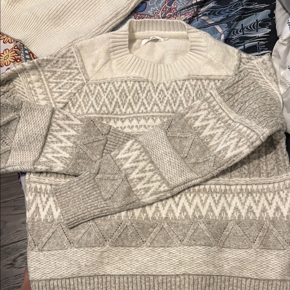 Studio Cream and Gray Crewneck Sweater with Geometric Pattern